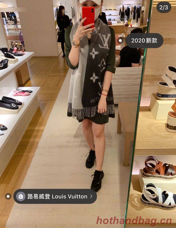 Louis Vuitton Scarf LV00040